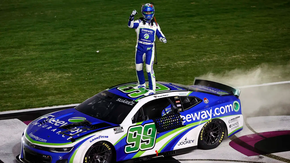 DANIEL SUÁREZ CONQUISTA LAS MÍTICAS 600 MILLAS DE CHARLOTTE EN NASCAR