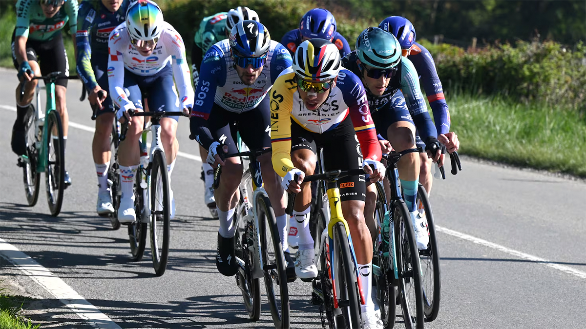 EL GIRO DE ITALIA REGISTRÓ UNA CAÍDA MASIVA DURANTE LA SEGUNDA ETAPA DE COMPETENCIA