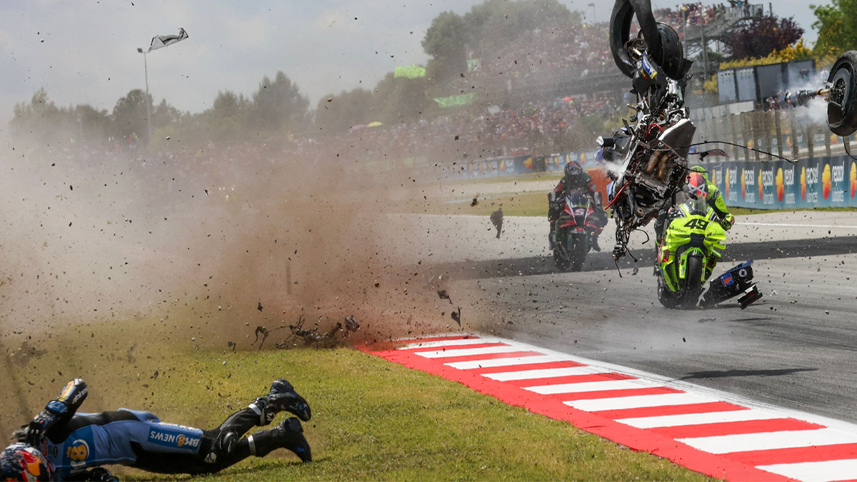 FUERTE CAÍDA DE ÁLEX MÁRQUEZ Y DE FABIO DI GIANNANTONIO EN MOTOGP