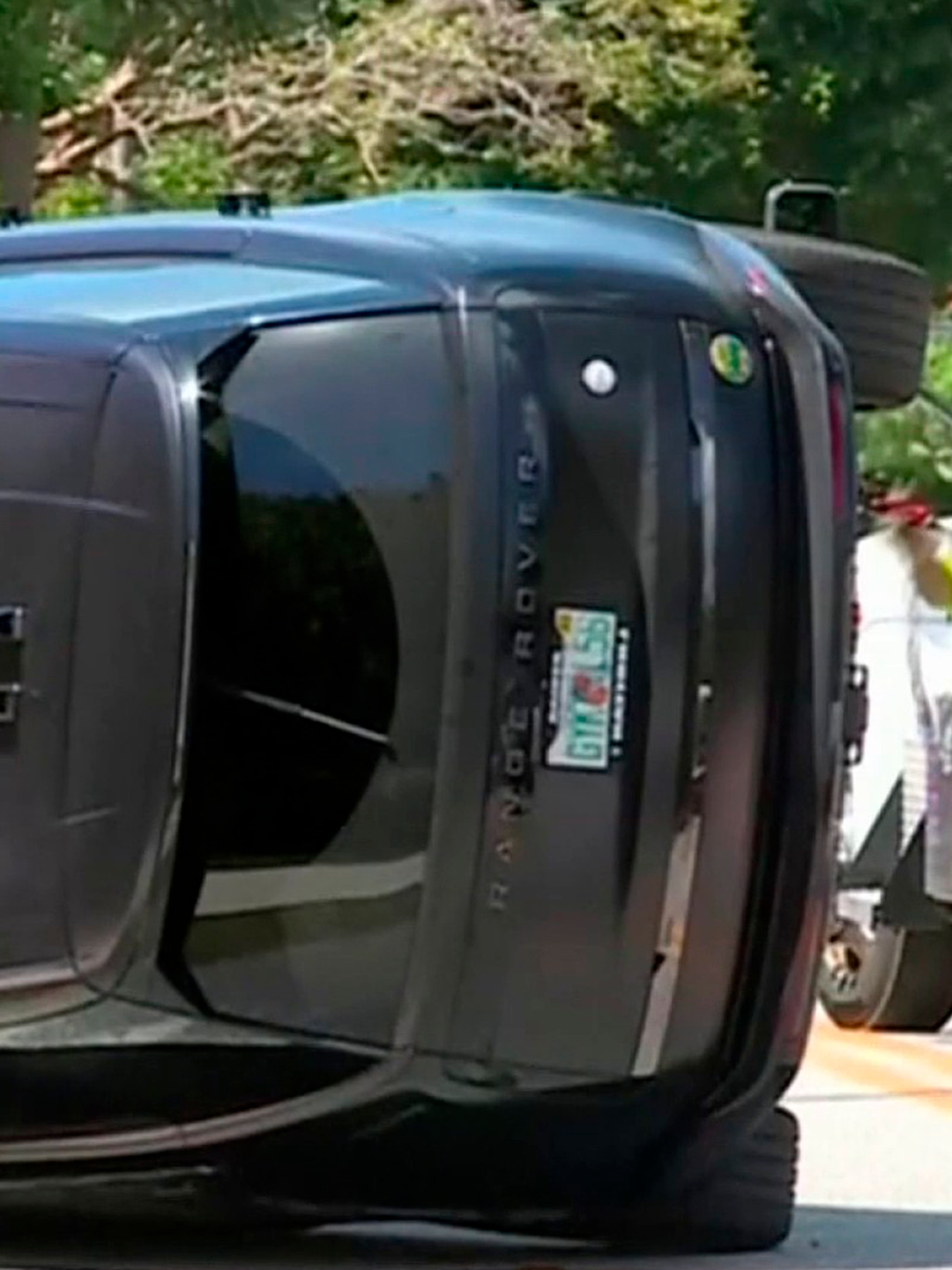 tiger_woods_automovil_volcado_px_sports