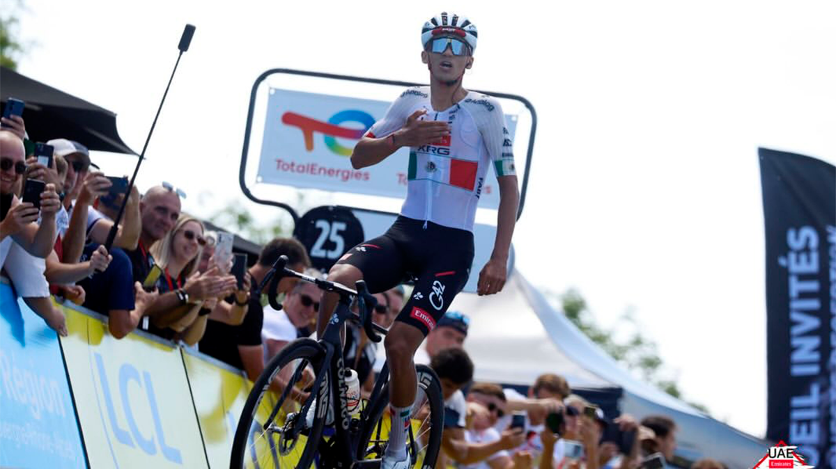 Isaac del Toro supera la montaña y continúa entre la élite del Tour de Francia 2026