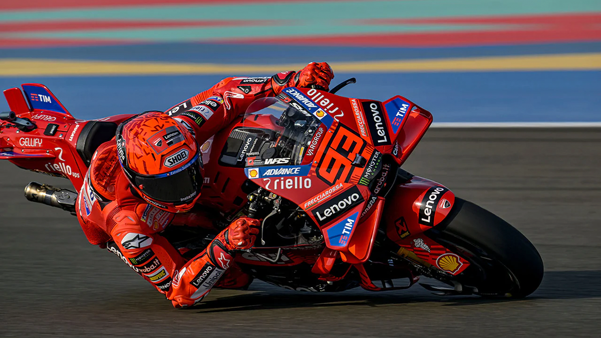 MARC MÁRQUEZ SALVA UNA CAÍDA Y SE LLEVA LA VICTORIA