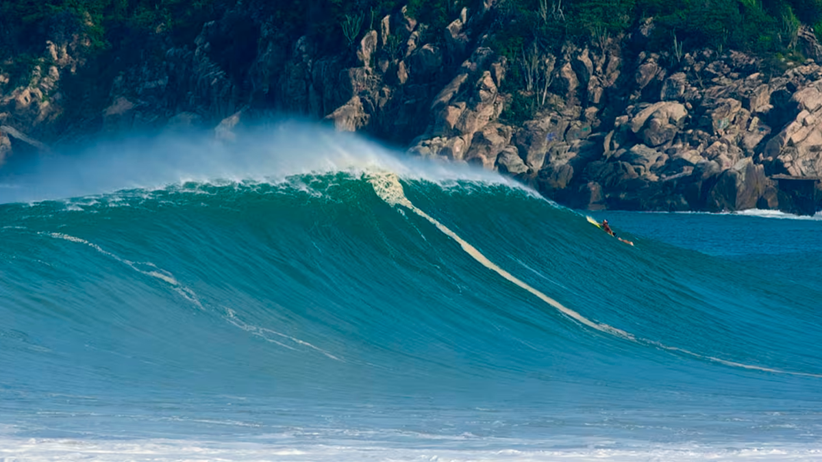 PUERTO ESCONDIDO Y SUS GRANDES OLAS QUE CONQUISTARON AL MUNDO DEL SURF